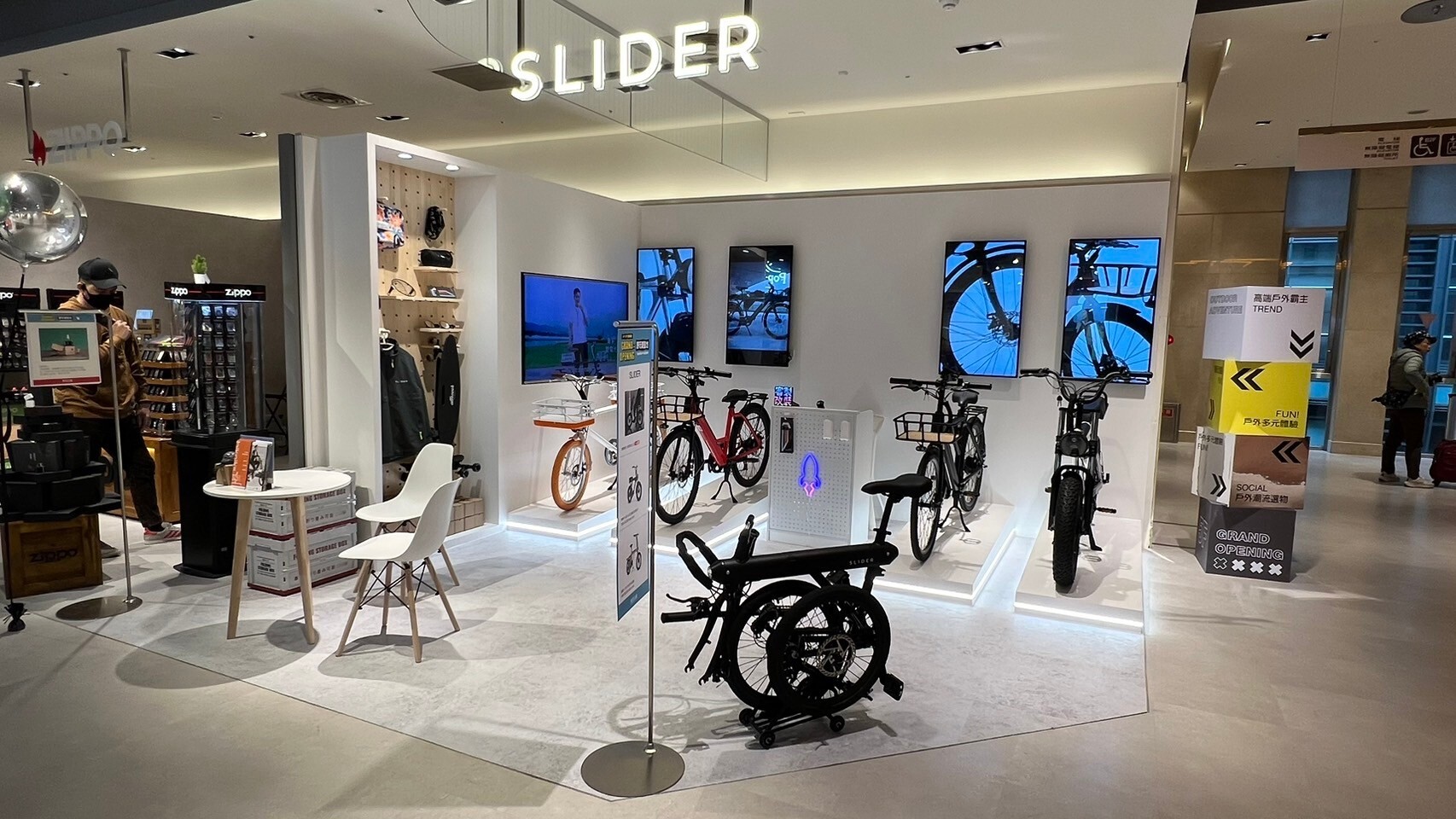 SLIDER 新光三越 A11 門市